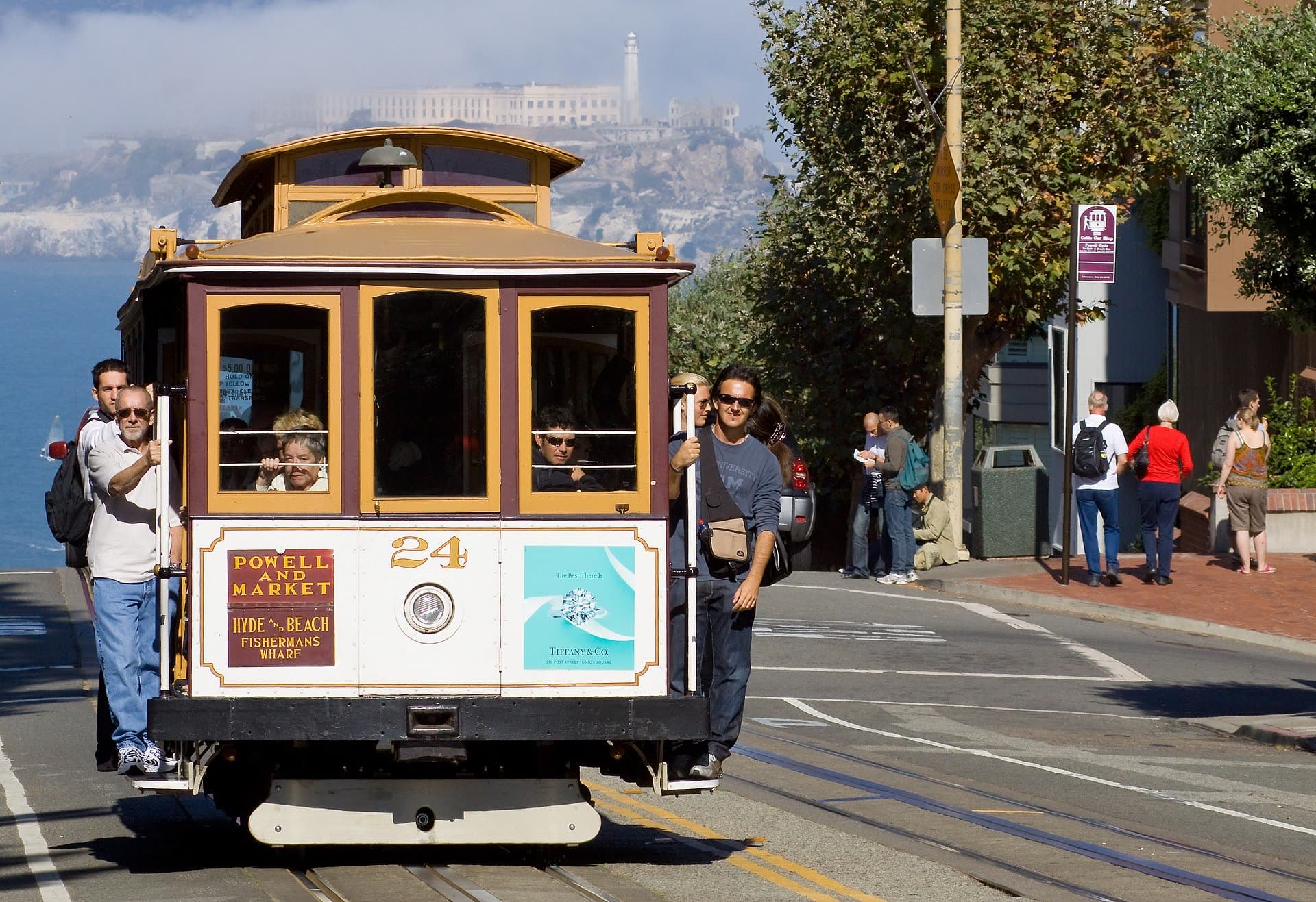 A San Francisco cable car